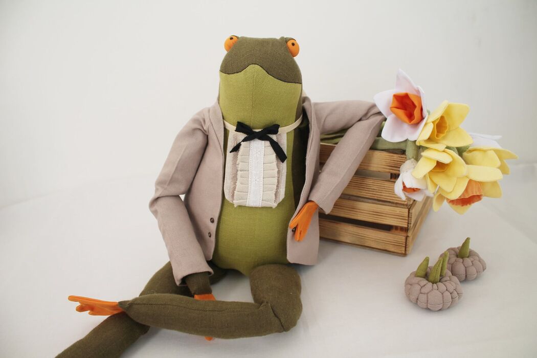 Игрушка лягушка Мистер Ква, интерьерная кукла, игрушка в одежде, лягушка из льна