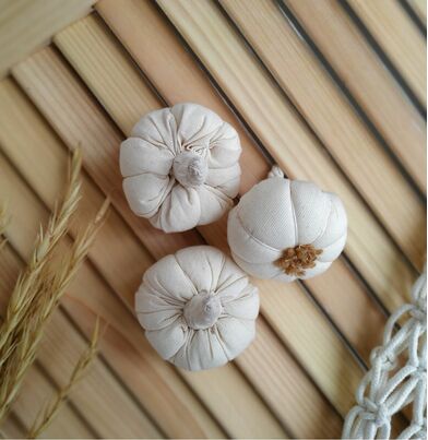 Soft cloth garlic