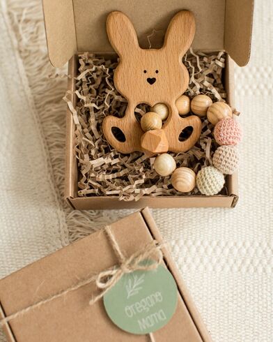 Подарок на рождение ребенка, деревянный грызунок заяц