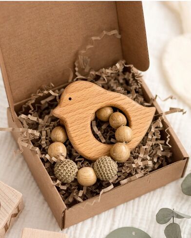 Подарок на рождение ребенка, на выписку из роддома, деревянный грызунок птичка