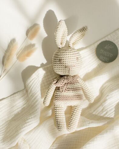Игрушка погремушка зайчик из органического хлопка с кукурузным наполнителем от Oregano Mama