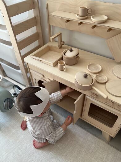 Детская деревянная кухня