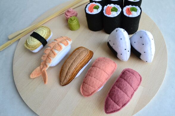 Набор роллов и суши для детской кухни