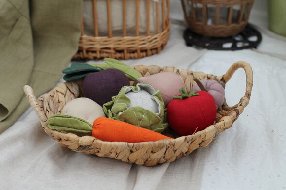 Морковь,картофель, лук, капуста, томат, чеснок, свекла из льна для ролевых игр. Детская кухня. Реалистичные овощи. Игрушечная посудка.
