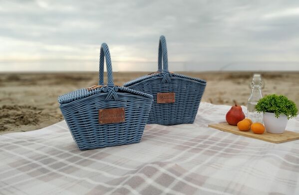 Set of 2 wicker picnic baskets